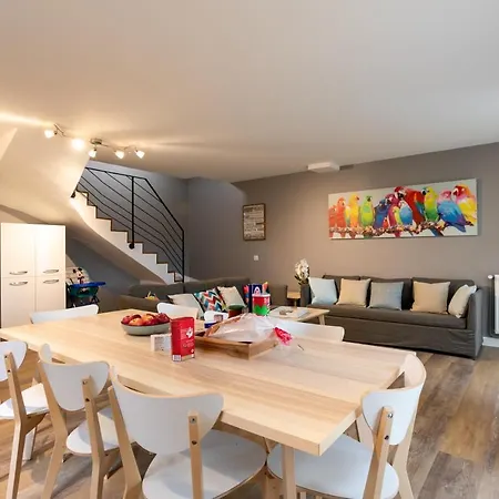 Funtastic Homes Blue Holiday home Serris